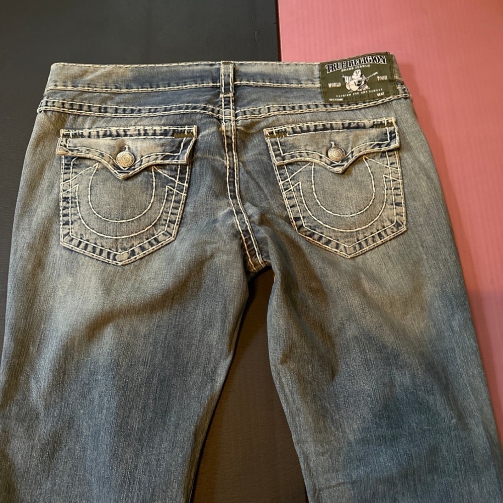 I’m selling men’s Classic True Religion Denim jeans for men